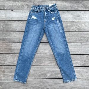 AMERICAN EAGLE MOM STRAIGHT JEAN: NEVER WORN ✨ TAGS STILL ON ✨ BRAND NEW